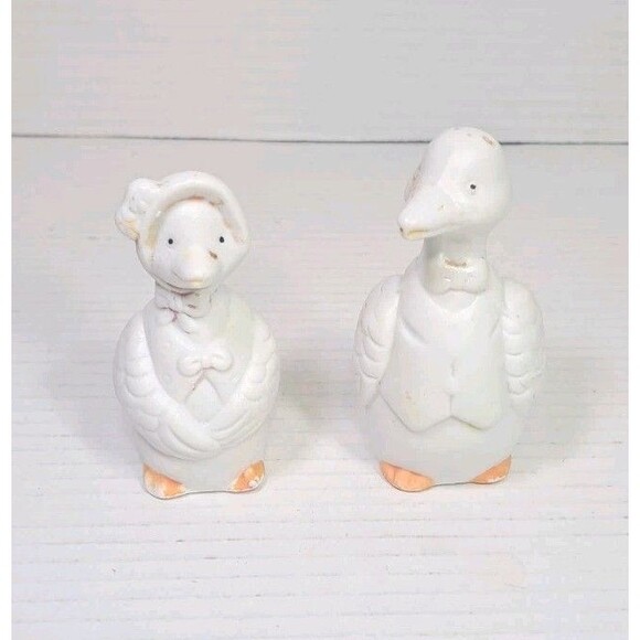 Vintage Ceramic Goose 4" Salt and Pepper Shakers Set Ma & Pa Country Kitchen - Picture 1 of 6